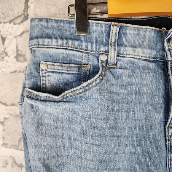 Torrid Bombshell Flare Jeans Light Wash Whisker Stretch 16T - Picture 5 of 16